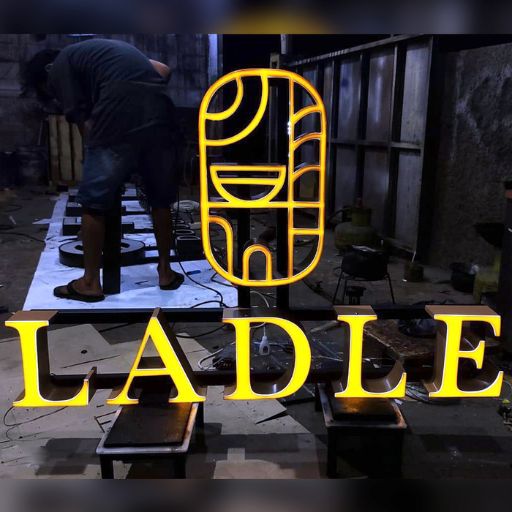 Huruf Timbul LED Custom – Signage Logo Unik & Font 3D Eksklusif